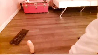 prncessbubblegum a woman with a wide pelvis gets shaved cunt