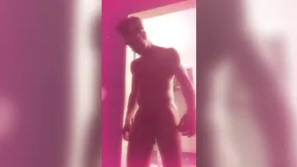 Max Adonis Busty krala