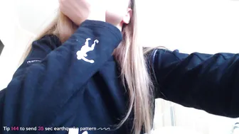 mila07 demonstratively masturbating on cam