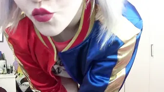 jiggleyourpuffs-harley-quinn-tease-2020-01-07_i4lYtU