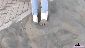 Goddess Isabel Beach And Dirty Feet