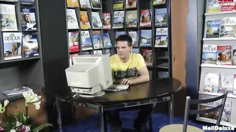 MeliDeluxe Mitten im Reiseb??ro gefickt