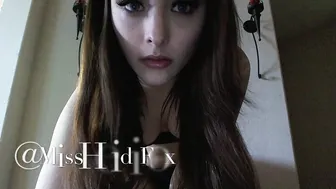 heidifox  30   Garter Striptease