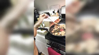 Romi Rain _[0242481] #NSFW #cookingtopless is a tricky, yet sexy challenge [2017-05-23]