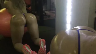 Victoria Lomba onlyfans GYM TIME!!!! VIDEO VERY HOT TRAINING!!!! PANTS OFF 2019-10-12