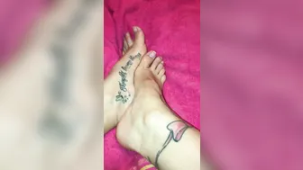 Ella Jolie onlyfans My feet looking extra sexy when there covered in .... oil haha2018-01-19