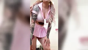 KAREN onlyfans 5e82d646833c536887c06 source