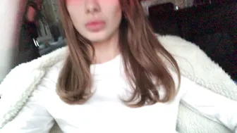 sweetiem-04-10-2019-11769410-Flashing tits in the car