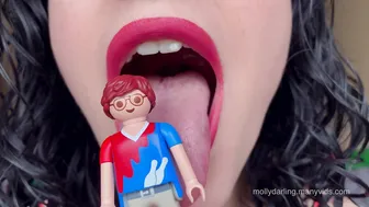 Molly Darling _Giantess Threatens To Eat You Vore