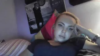 yourbabylynn23 chaturbate writes pen on boobs and ass