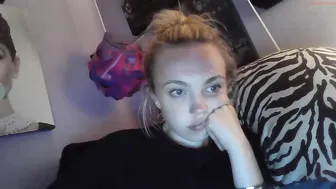 yourbabylynn23 chaturbate a woman with a wide pelvis gets shaved cunt