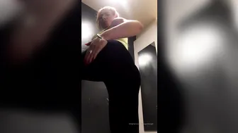 misslyndaleigh 10.01.2020 18546615 You want the rear view And to see my panties