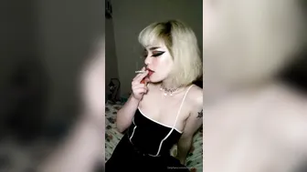 VERONIKA STRAWBERRY aka STRWBRRYMLK420 onlyfans Video24