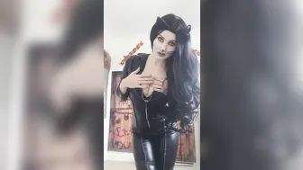 brooklogan 03.10.2018 3384765 Sex Kitten Strips Off Slaps ASS X