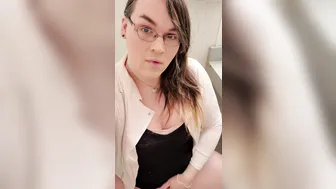 brooketaylor I snuck into a private bathroom at an office 19245129