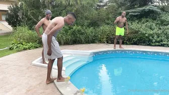 angelwicky 18 09 2020 120937369 Three invincible stout man vs cold water. t i Nep emo