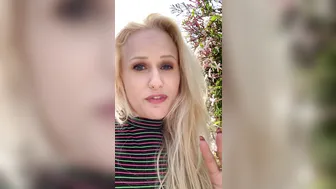 angelwicky 14 12 2019 16300004 New fetish I love to smell flowers