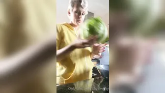 angelwicky 03 09 2020 111315305 Slaying shredding the salad rozcupov n sal tu