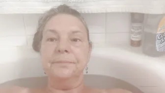 carriemoon 06 04 2020 29932487 Hi from the bathtub.