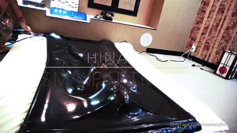 mistresshinako 06 05 2020 37334924 Latex Vacuum Bed Short Clip (1)