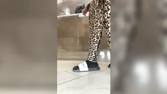 diorlips 05 01 2020 18045274 Booty clapping in the airport bathroom How many people do