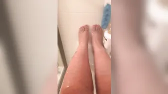 urbossyblonde 11 10 2019 12131912 Shaving my legs and pussy