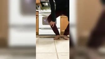 junifurmoon_Dancing in the kitchen._14280723