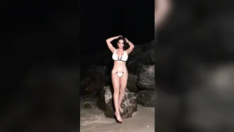 amyanderssen 14 10 2017 1085980 Strolling and having fun in the beach in night