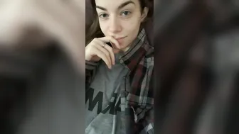 tali_dovahkiin 21 01 2020 19480469 CLIP Flashing my titties in his shirt flannel