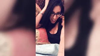 officialdavafoxx 24 11 2019 14820522 Video Should I