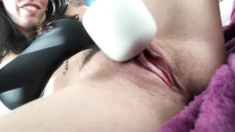 officialdavafoxx 09 03 2020 24930908 Video Playing with my favorite toy