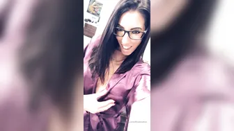 officialdavafoxx 02 12 2019 15439415 Video Get it