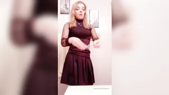 envyanne 2020 01 26 19973479 Quick_undressing_while_I_m_at_a_friend_s_house_3