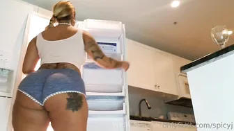 spicyj 01 02 2019 4715767 LEASE MODE Drink slurp it up