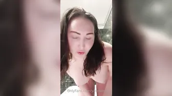 yasminscott 09 05 2020 38114062 lick it up