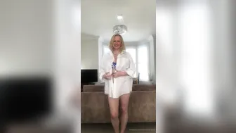 courtesananna 15.04.2020 It s sunny and that means only one thing ... it s bi