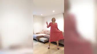 courtesananna 14.10.2018 It s red and white retro polka dot dress day ... wit