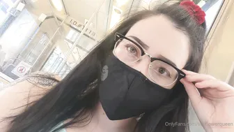 svnflowerqueen currently on public transit