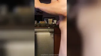 xnicoleanistonx Slow mo kitchen twerk