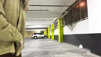 lexiefux 23.02.2020 Peeing in a parking garage