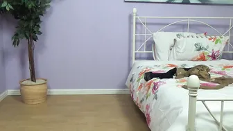 Penny_Lee_-_Lots_of_Nylons_-_ManyVids