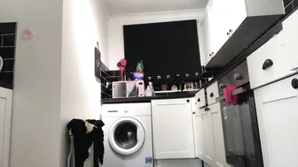 Penny_Lee_-_Back_on_the_scales_after_Xmas_-_ManyVids