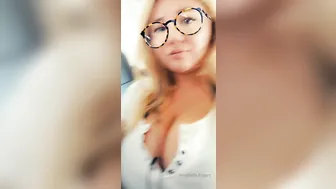 annabelleroger 0-12-2019-16.04.8173-Had lots of cleavage on my flight to NY which made