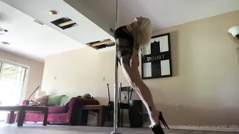 scarlet_elli 4-05-2020-42.12.3064-Dancing all sexy for y all )