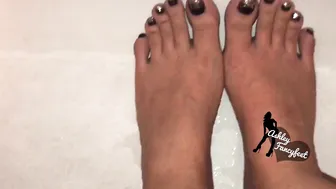 ashleyfancyfetish_ Soapy toes and soles 489559