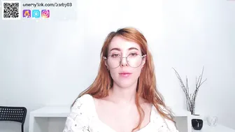 barby03 rubs and fucks her pussy