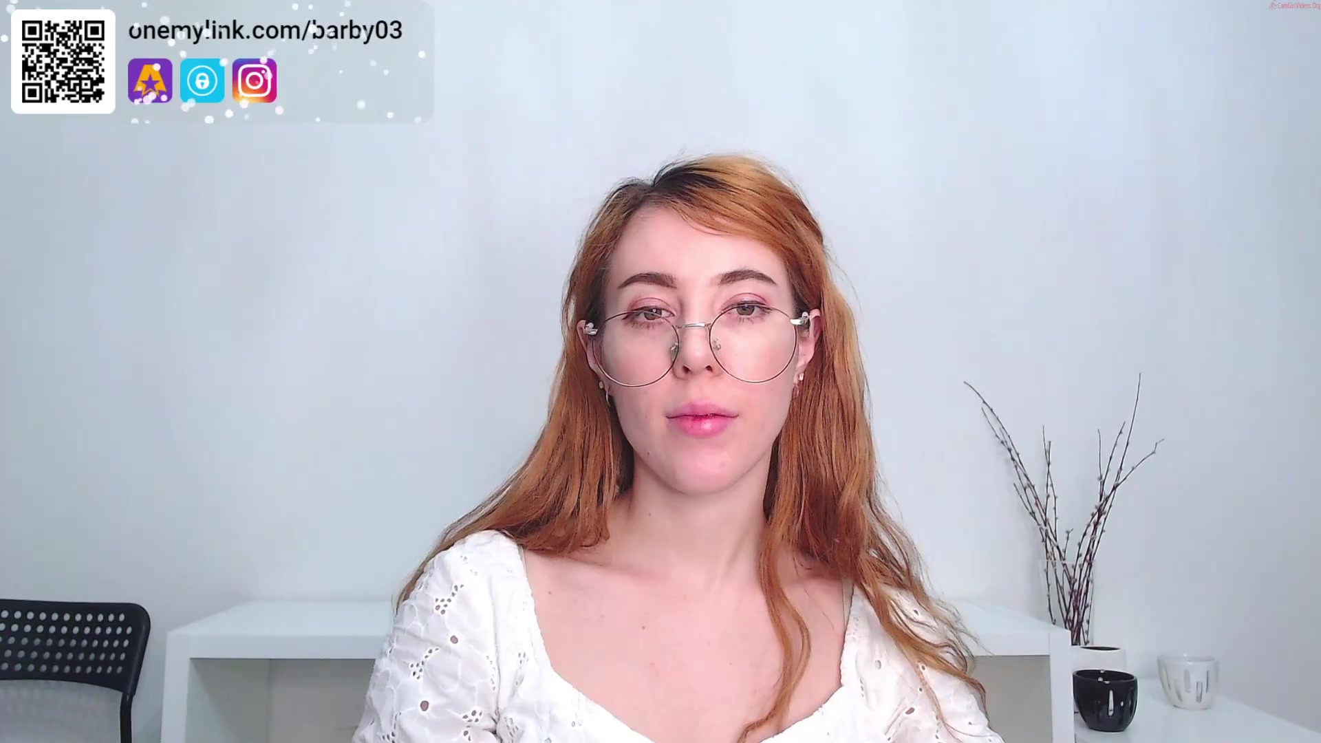 Barby03 rubs and fucks her pussy - camHUB.cc