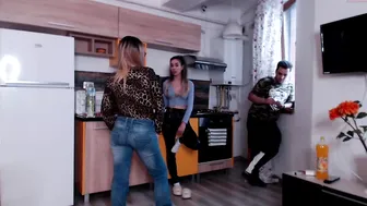 whats_her_name Juicy brunette