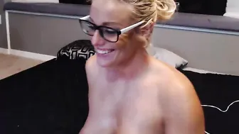 paris4a_knightxxx  live webcam record on 1 may 2017