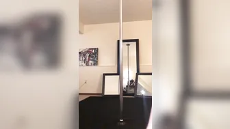 TheVeganWh0re big tit babe in stockings jerks off her cunt